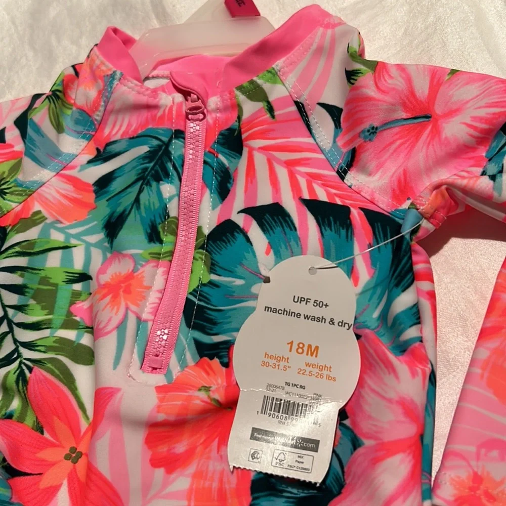 One please, Hawaii, Maui‎ themed bathing suit. NEW